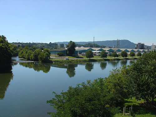 Holston River :: South Long Island : Before :: &copy;2005 DiscoverKingsport.com