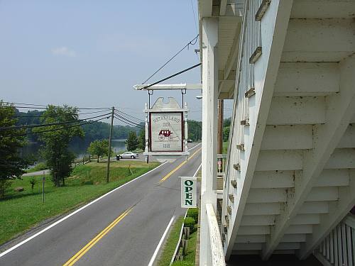 Netherland Inn :: Looking Down River : Before :: &copy;2005 DiscoverKingsport.com
